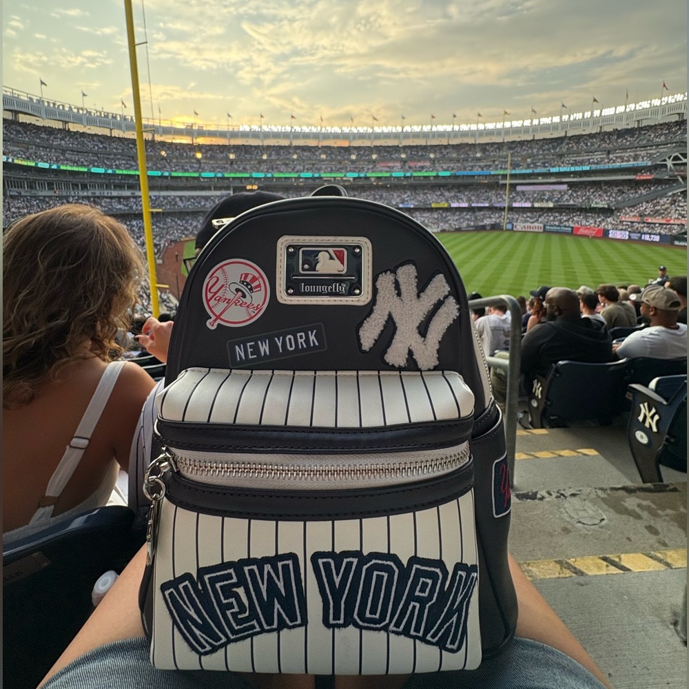 IM LIVE ! 🦋 LETS SHOP ! 🦋 💫 - Picture 8 of 8